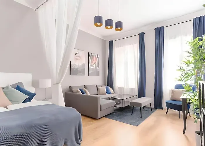 Relocation Or Expats, Only Long Term Stay! 2 Min To Metro