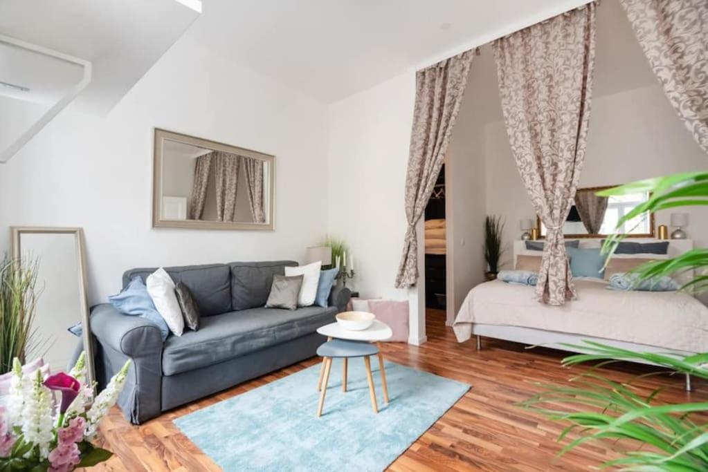 Apartment Relocation Or Expats, Only Long Term Stay! 2 Min To Metro Wien