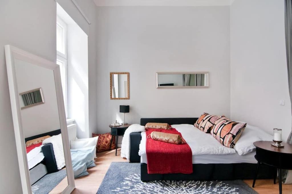 Apartment Relocation Or Expats, Only Long Term Stay! 2 Min To Metro *