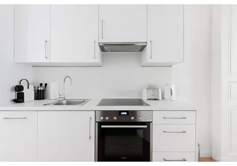Apartment Relocation Or Expats, Only Long Term Stay! 2 Min To Metro *