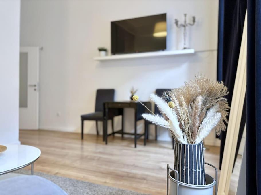 Relocation Or Expats, Only Long Term Stay! 2 Min To Metro * Wien