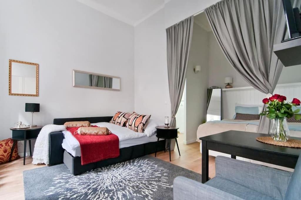 Apartment Relocation Or Expats, Only Long Term Stay! 2 Min To Metro *