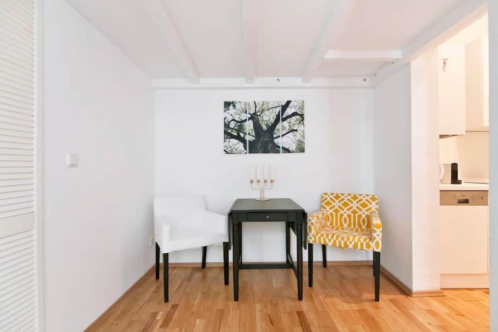 Apartment Relocation Or Expats, Only Long Term Stay! 2 Min To Metro Wien
