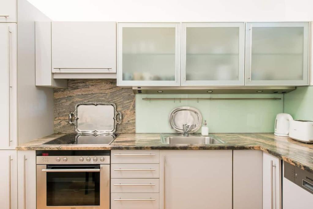 Relocation Or Expats, Only Long Term Stay! 2 Min To Metro Wien