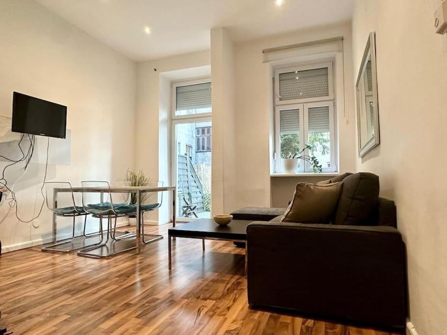 Apartment Relocation Or Expats, Only Long Term Stay! 2 Min To Metro *