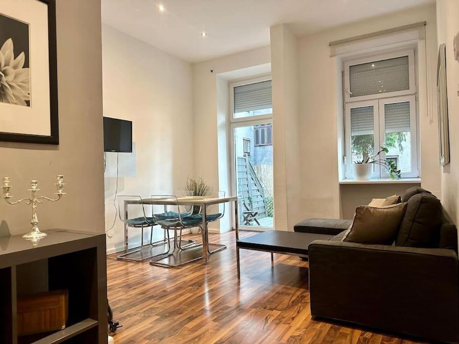Apartment Relocation Or Expats, Only Long Term Stay! 2 Min To Metro Wien