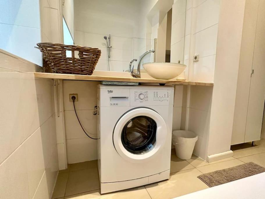 Apartment Relocation Or Expats, Only Long Term Stay! 2 Min To Metro