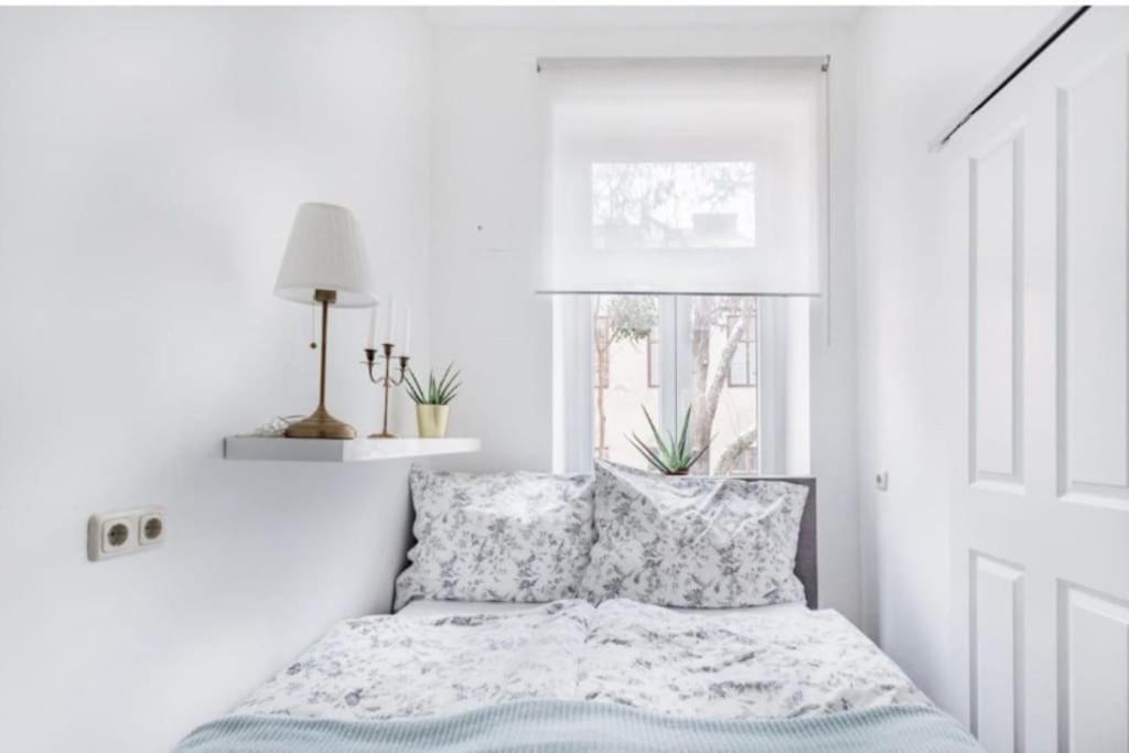 Apartment Relocation Or Expats, Only Long Term Stay! 2 Min To Metro *