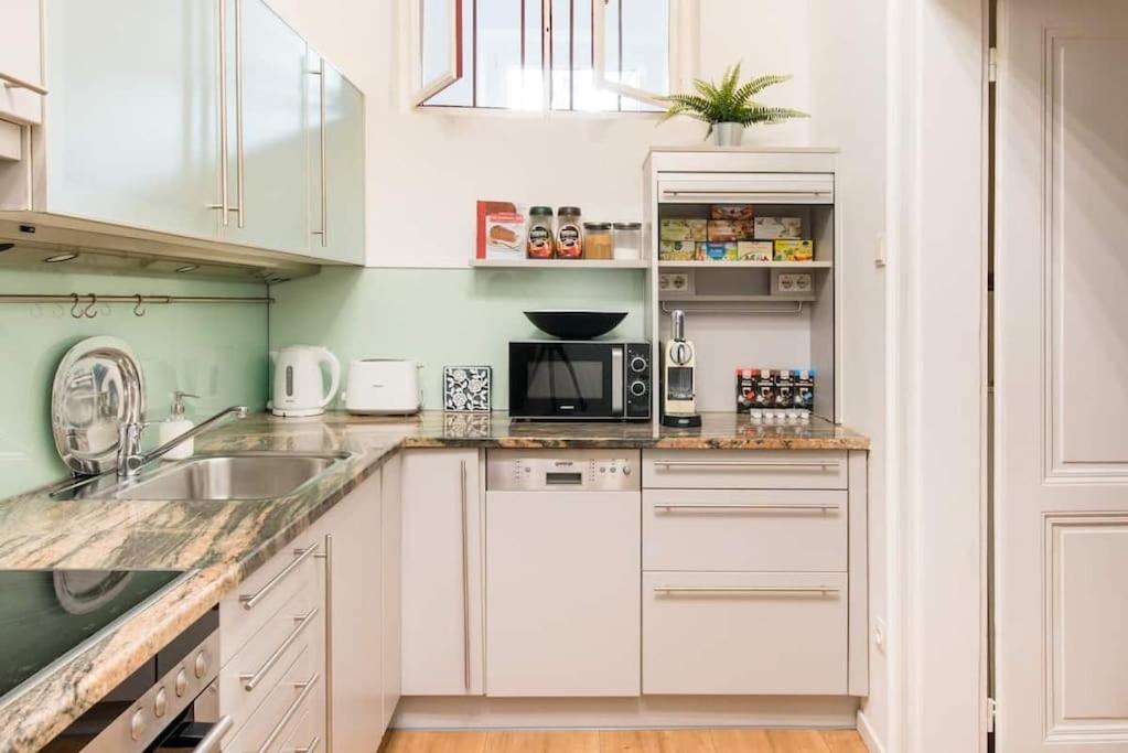 Apartment Relocation Or Expats, Only Long Term Stay! 2 Min To Metro