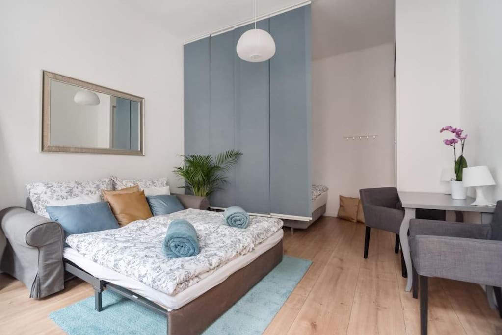 Apartment Relocation Or Expats, Only Long Term Stay! 2 Min To Metro *