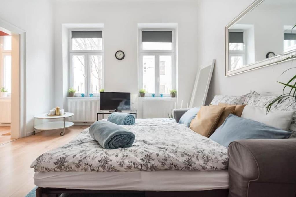 Apartment Relocation Or Expats, Only Long Term Stay! 2 Min To Metro Wien