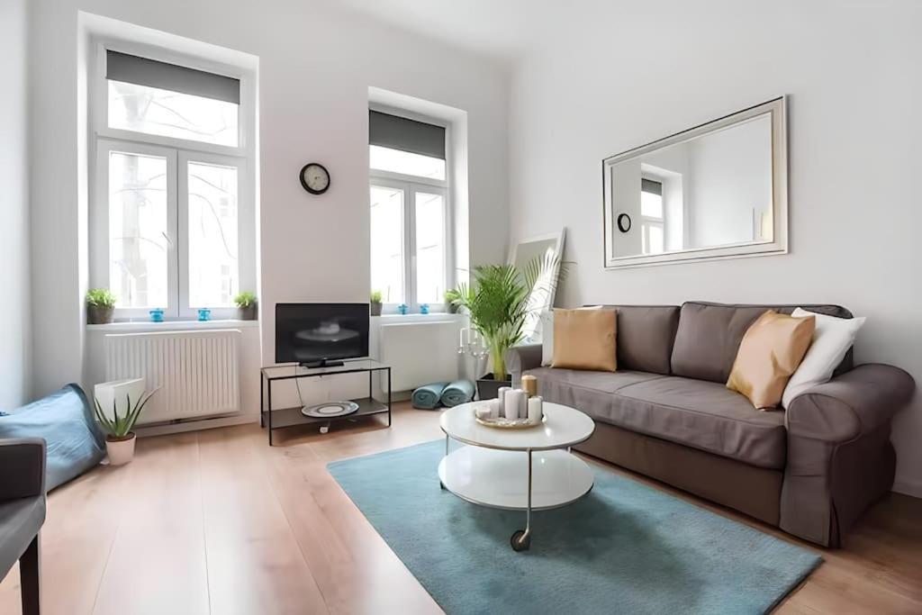 Relocation Or Expats, Only Long Term Stay! 2 Min To Metro * Wien