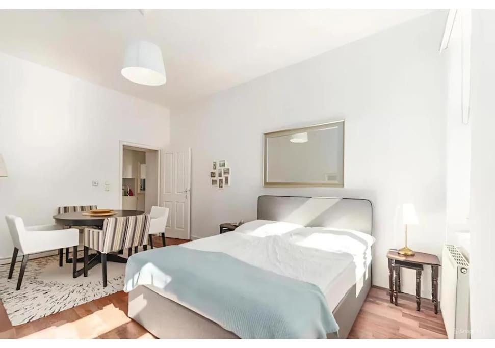 Relocation Or Expats, Only Long Term Stay! 2 Min To Metro * Wien