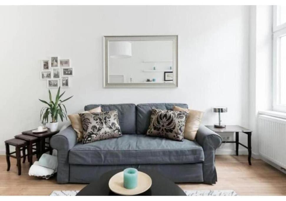 Relocation Or Expats, Only Long Term Stay! 2 Min To Metro