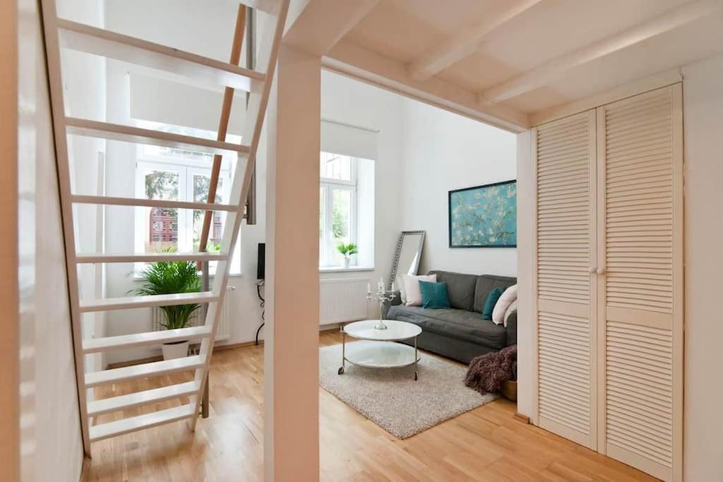 Relocation Or Expats, Only Long Term Stay! 2 Min To Metro Apartment