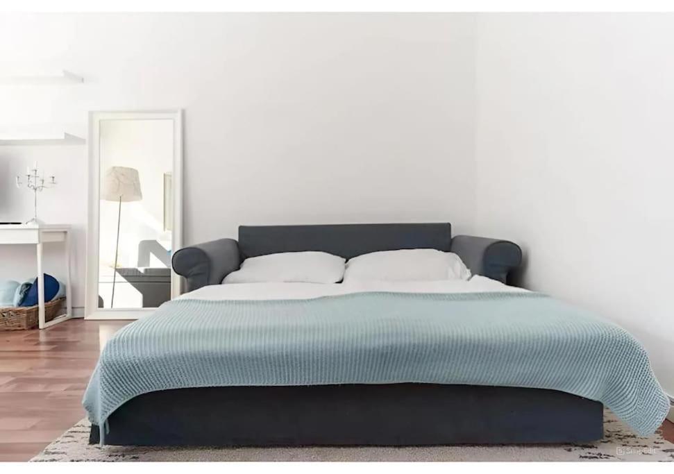 Apartment Relocation Or Expats, Only Long Term Stay! 2 Min To Metro *