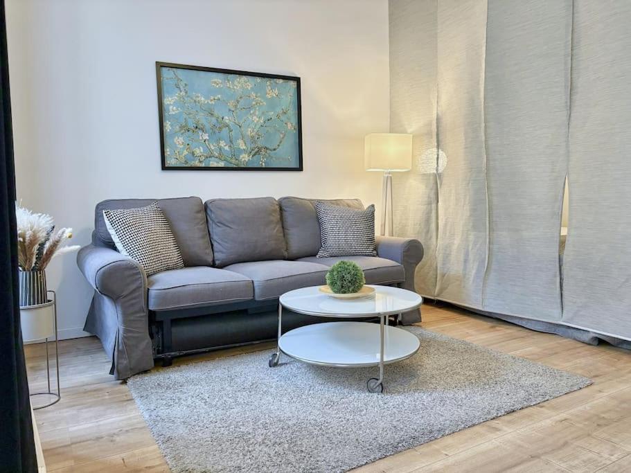 Apartment Relocation Or Expats, Only Long Term Stay! 2 Min To Metro