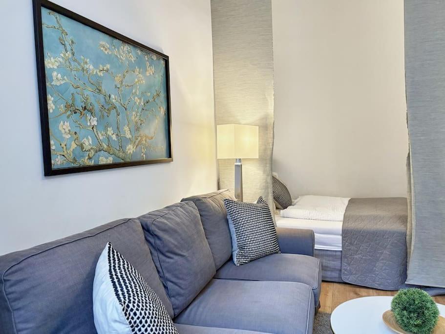 Apartment Relocation Or Expats, Only Long Term Stay! 2 Min To Metro *