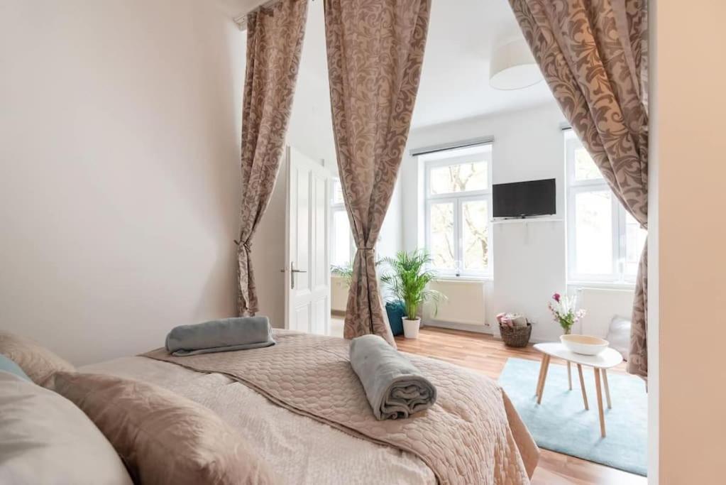 Apartment Relocation Or Expats, Only Long Term Stay! 2 Min To Metro Wien